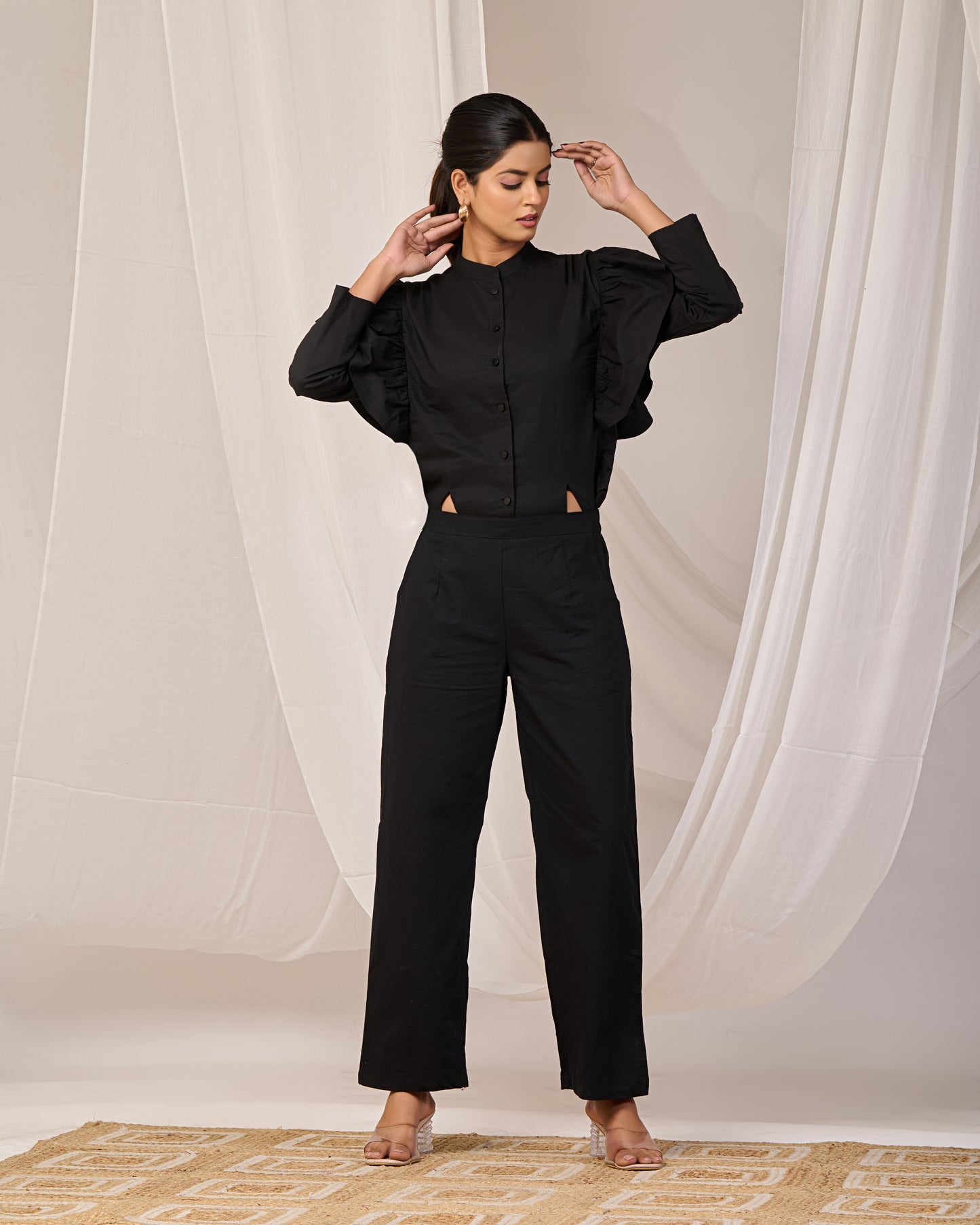 Eliet ruffled sleeves shirt (Black)