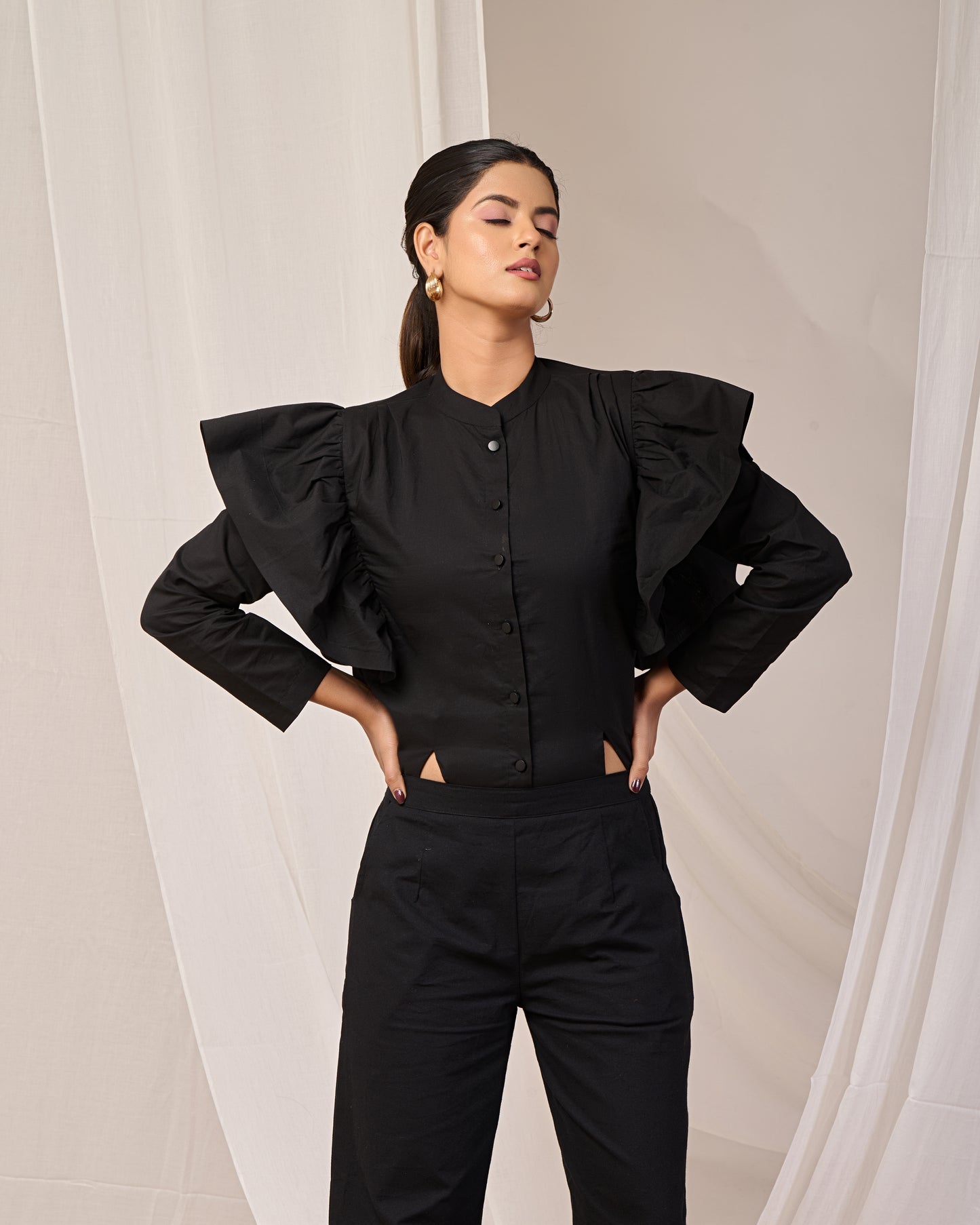 Eliet ruffled sleeves shirt (Black)